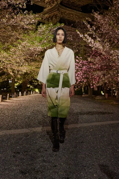 Look 24